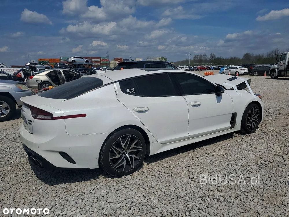Kia Stinger - 7