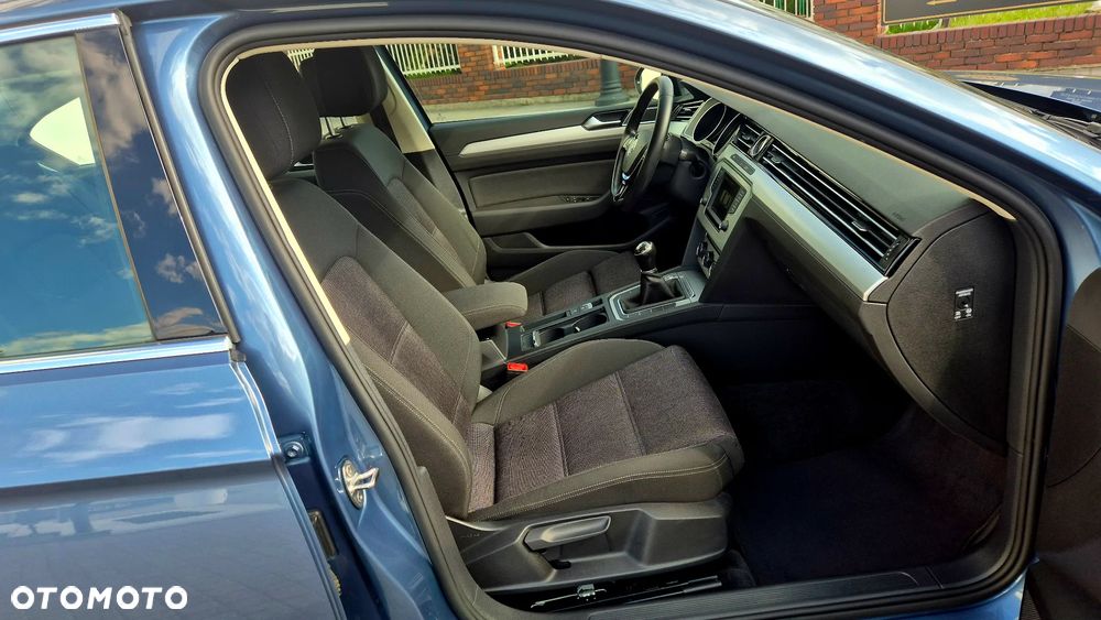 Volkswagen Passat 2.0 TDI (BlueMotion Technology) Comfortline - 12