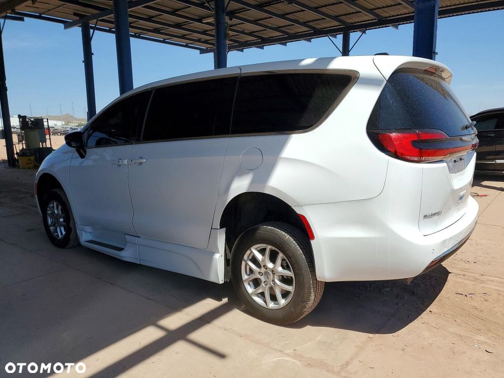 Chrysler Pacifica - 3