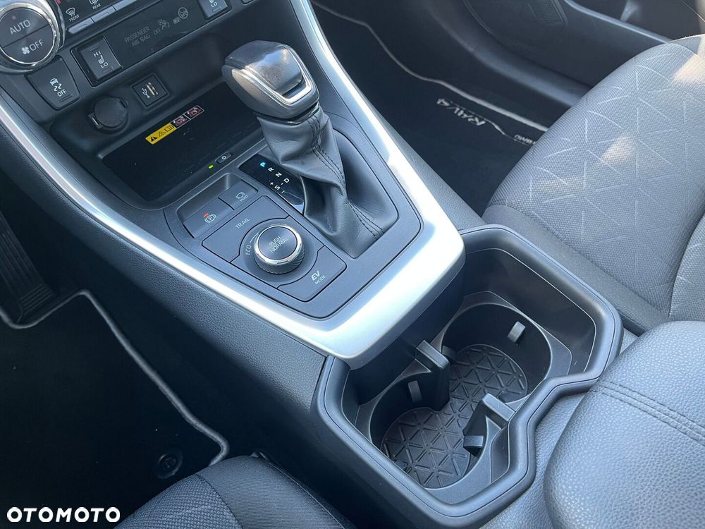 Toyota RAV4 - 16
