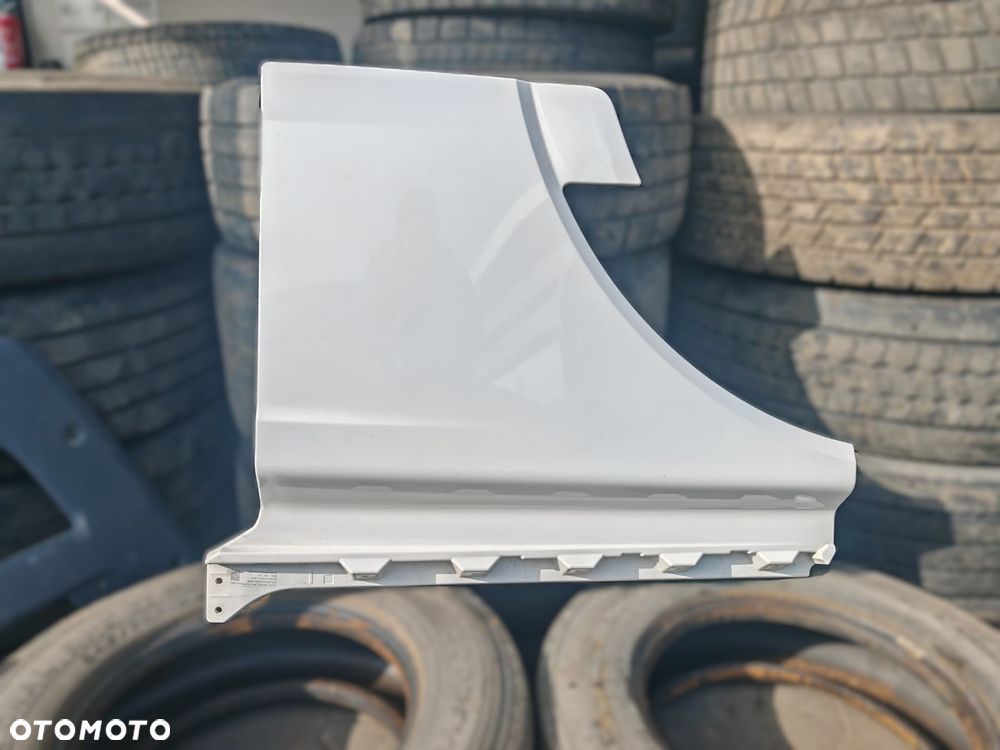 PRZEDŁUŻENIE DRZWI KABINY PRAWE MAN TGX TG3 81626106016 - 1