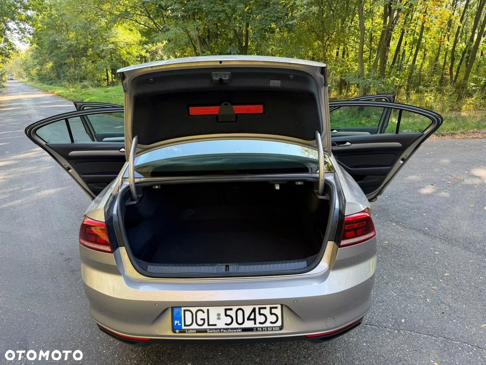 Volkswagen Passat - 8