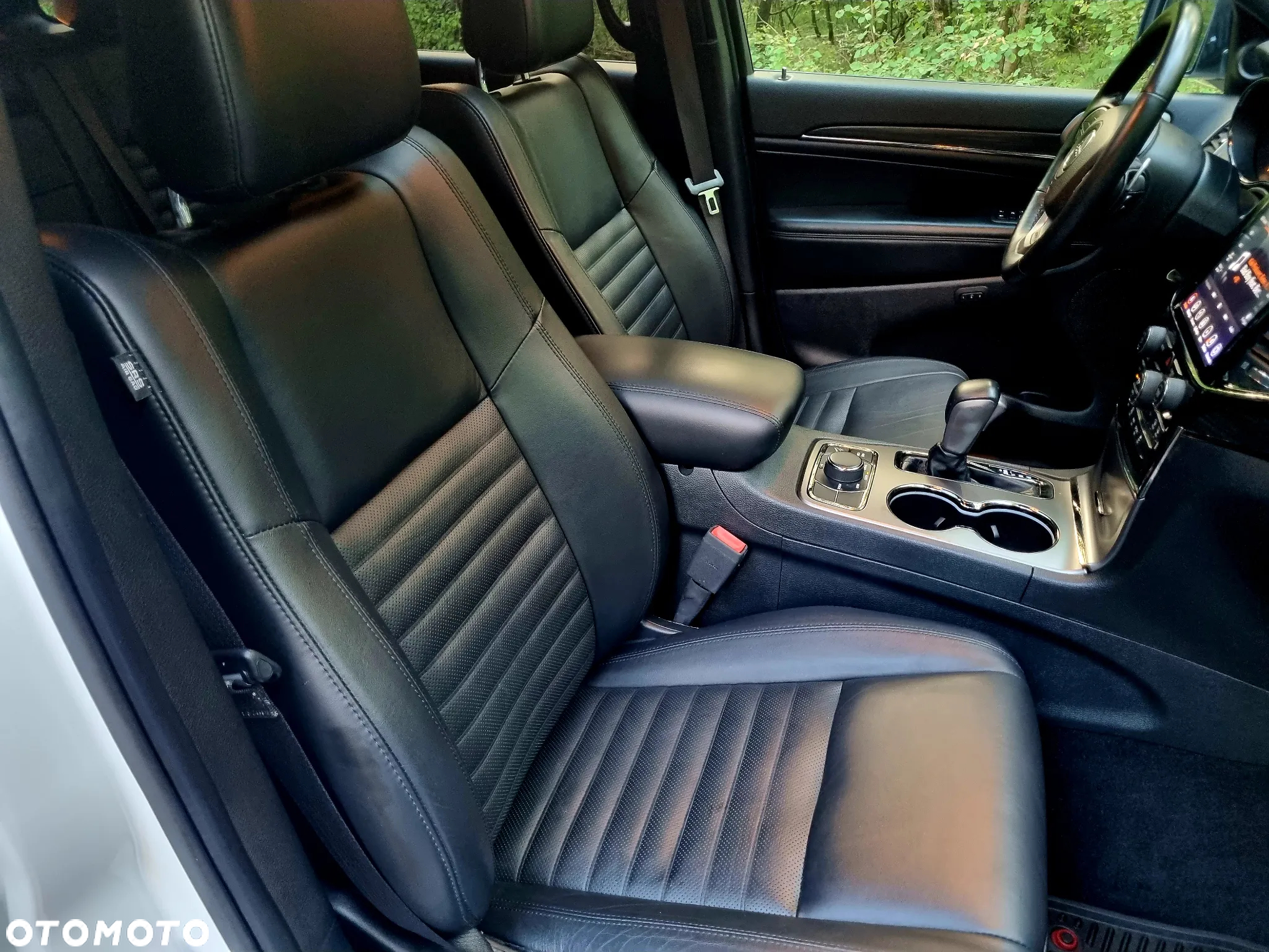 Jeep Grand Cherokee - 16
