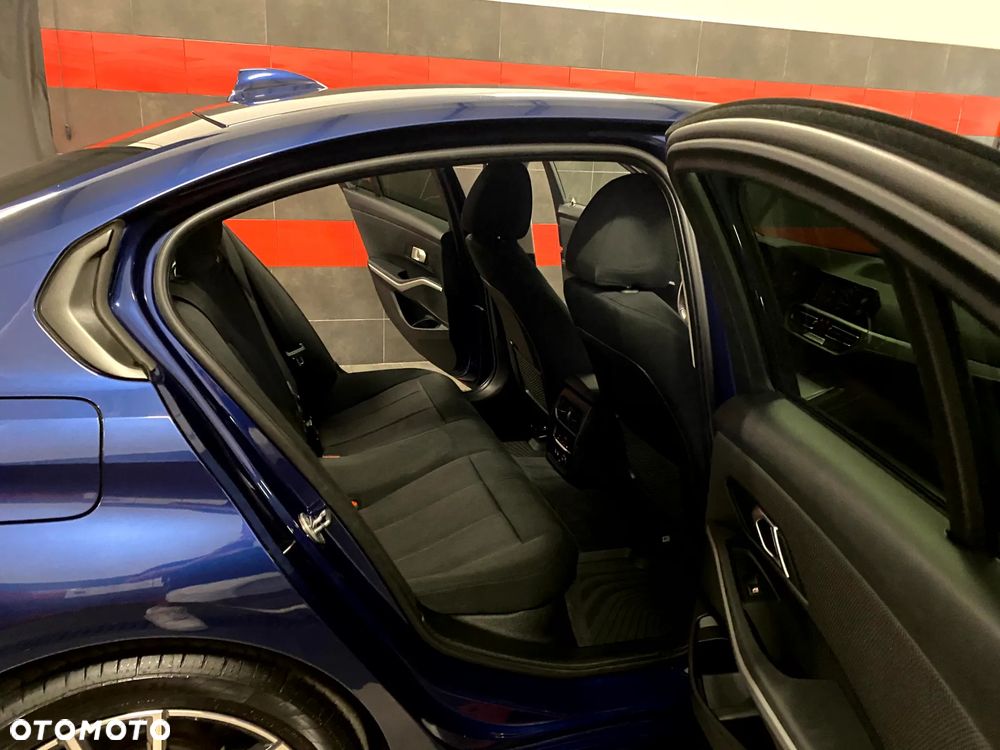 BMW Seria 3 320d Sport - 27