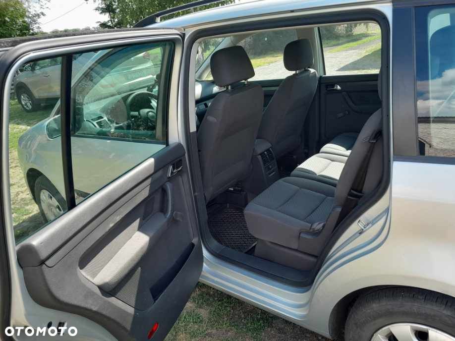 Volkswagen Touran 1.6 Basis - 6