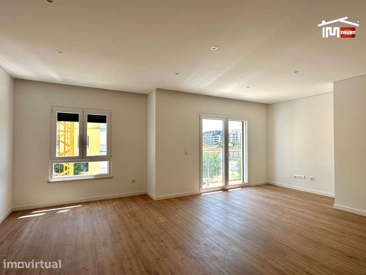 Apartamento T3 com Parqueamento e Varanda com churrasqueira - Grande imagem: 4/28