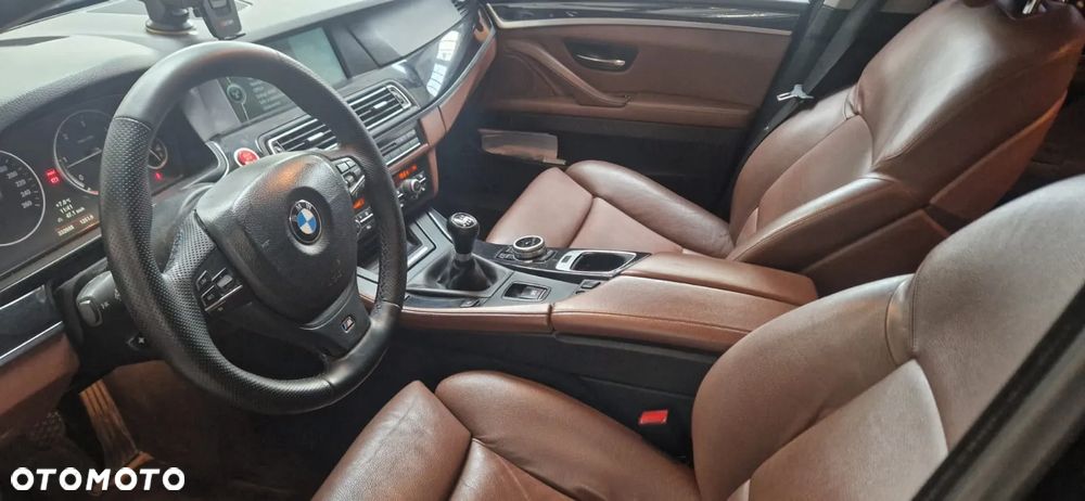 BMW Seria 5 525d - 9