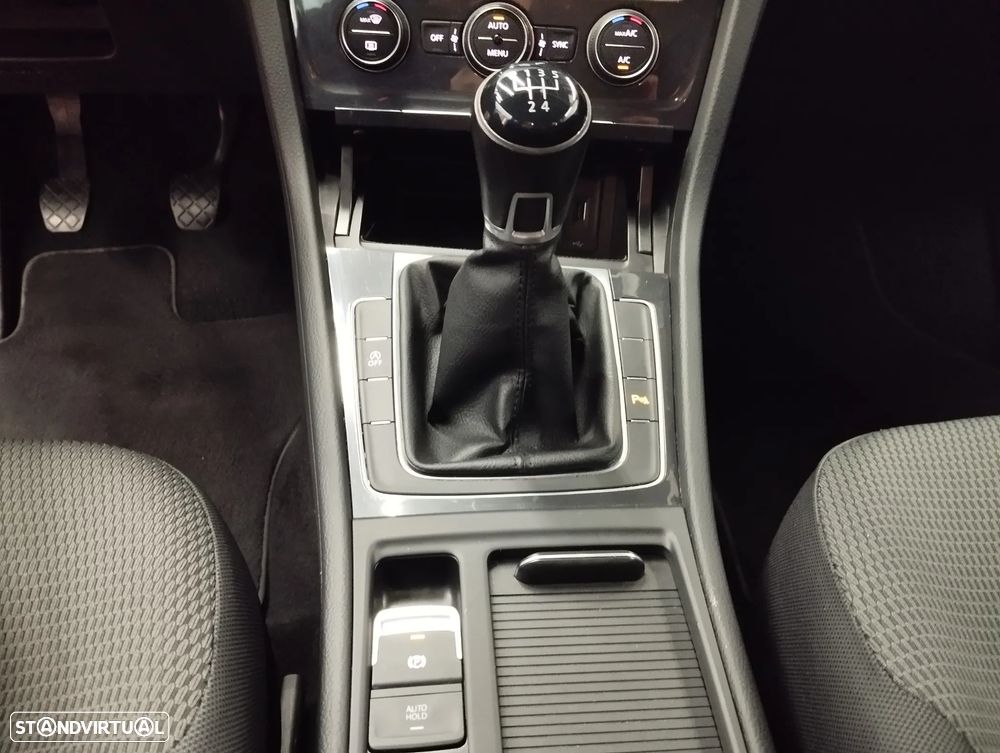 VW Golf Variant 1.6 TDi Confortline - 24