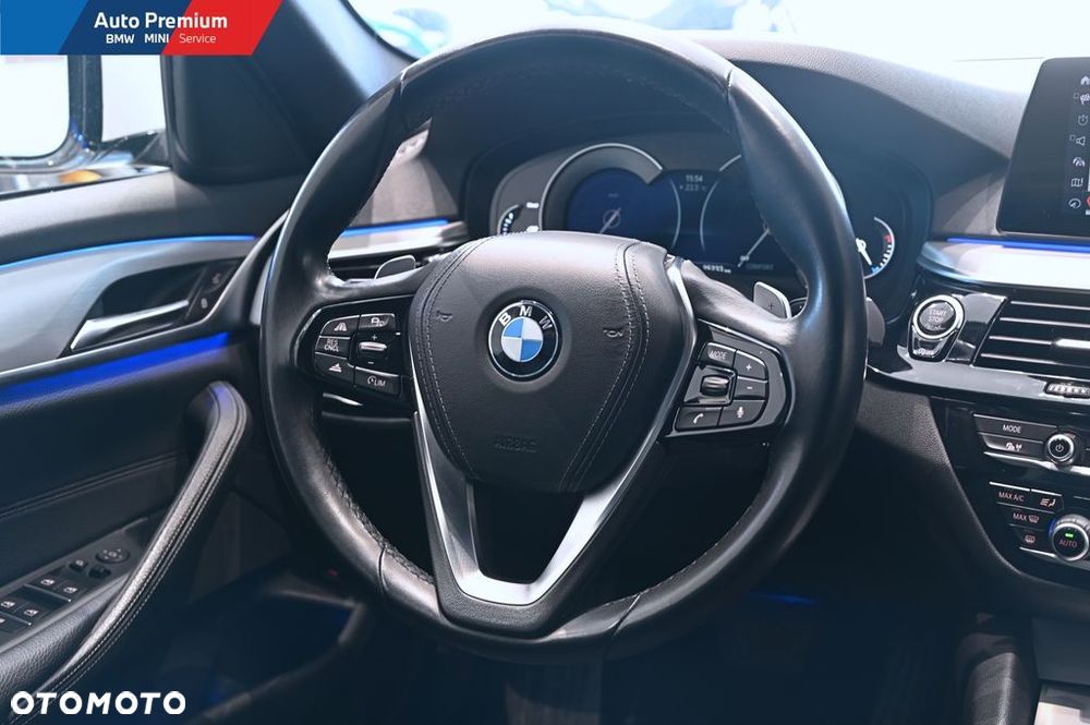 BMW Seria 5 520d xDrive - 15