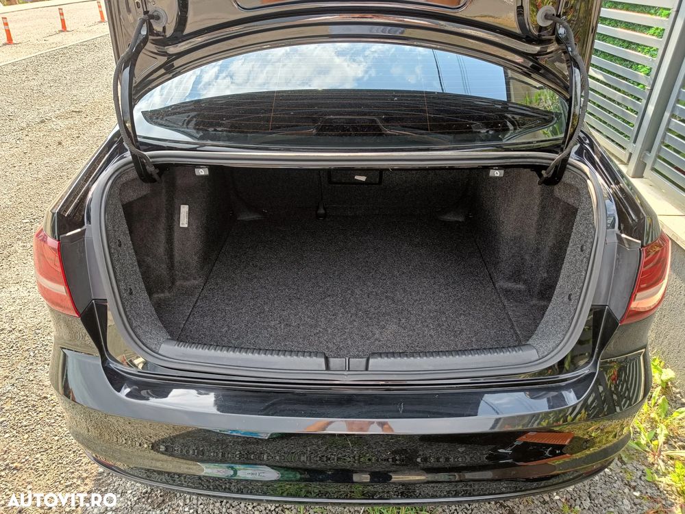 Volkswagen Jetta - 11
