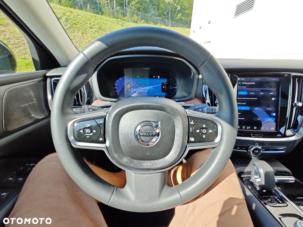 Volvo S60 T8 Recharge AWD Plus Dark - 19