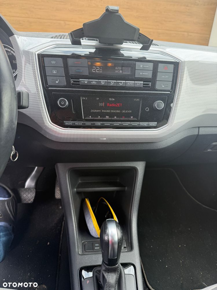 Volkswagen up! e-up - 11