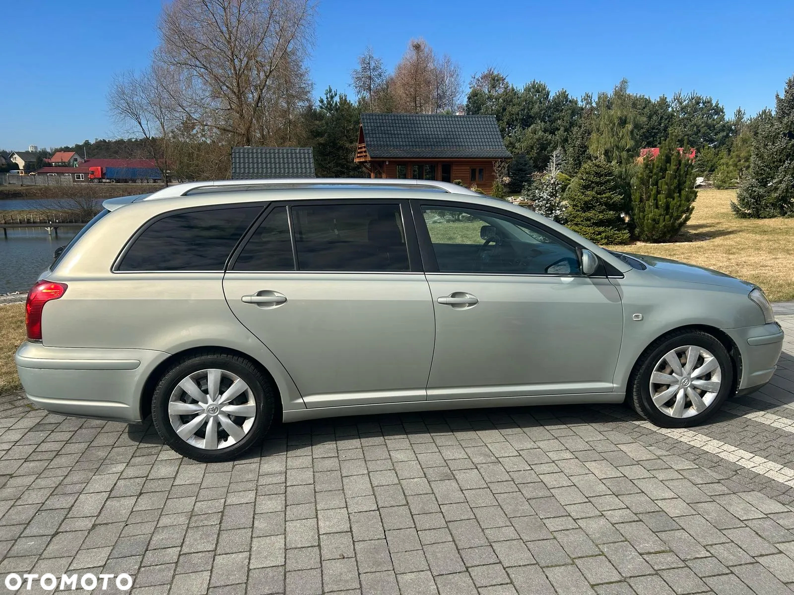 Toyota Avensis - 8