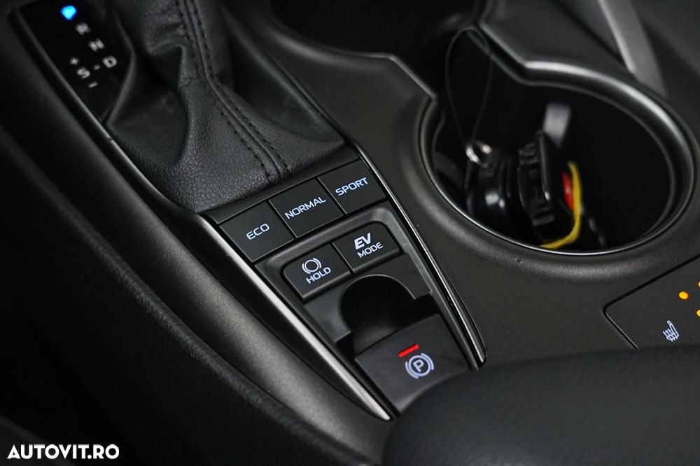 Toyota Camry Luxury - 20