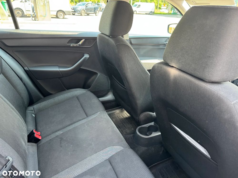 Skoda RAPID 1.2 TSI Ambition - 14