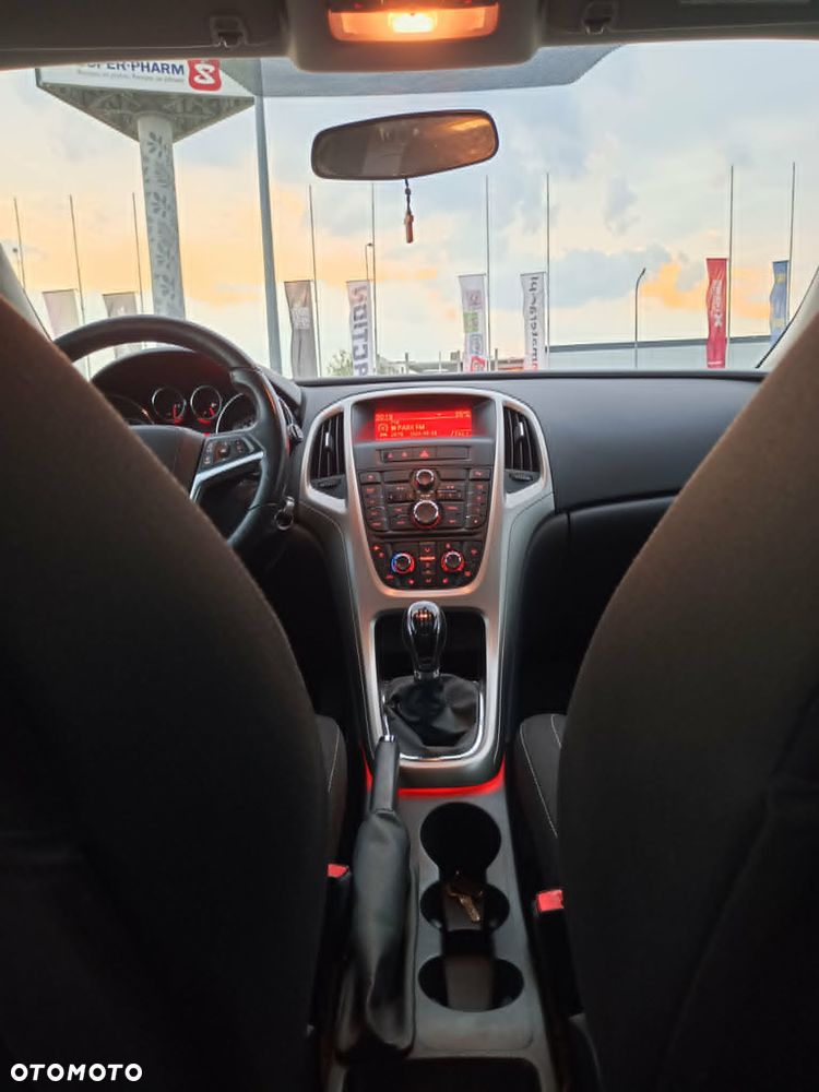 Opel Astra 1.4 T Enjoy - 12