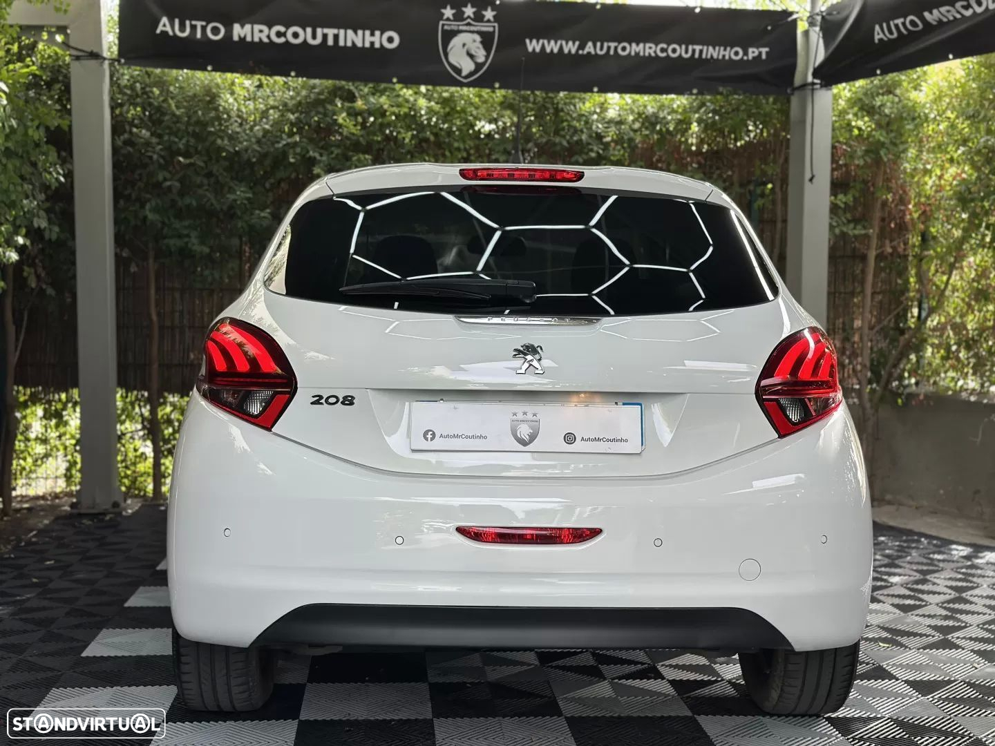 Peugeot 208 1.2 PureTech Allure EAT6 - 4