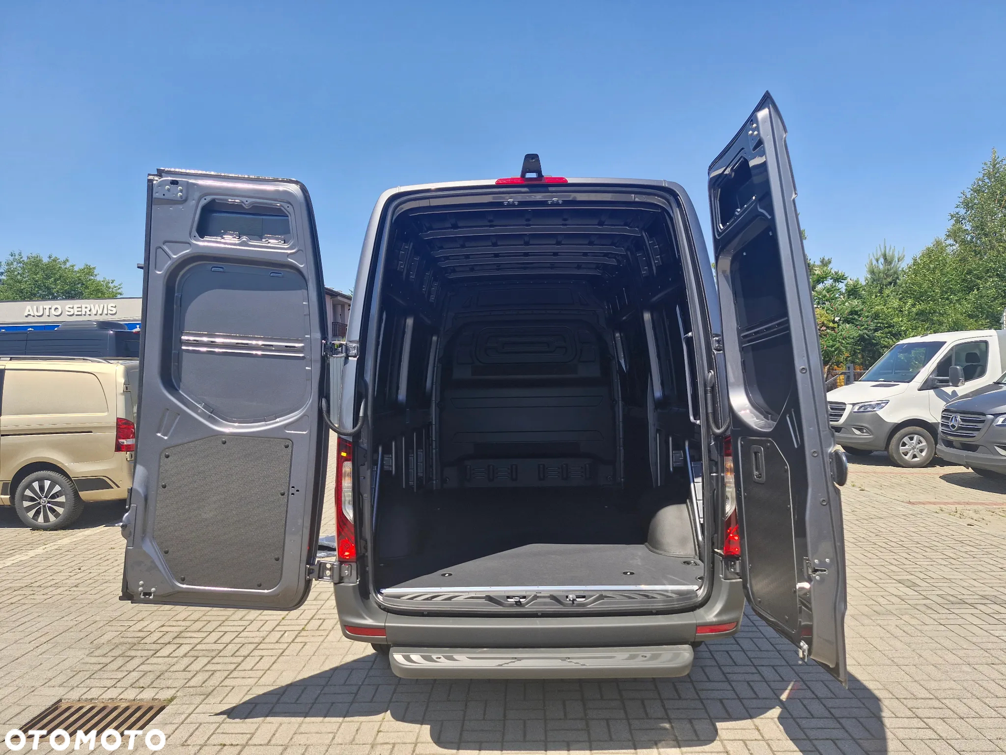 Mercedes-Benz Sprinter - 20
