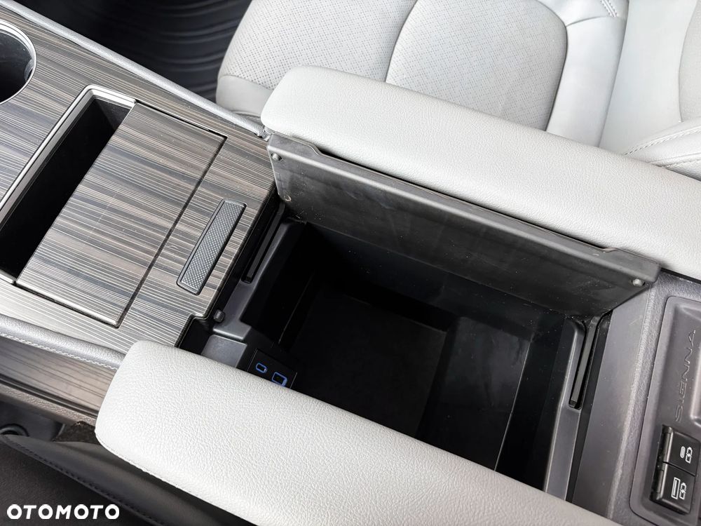 Toyota Sienna - 25