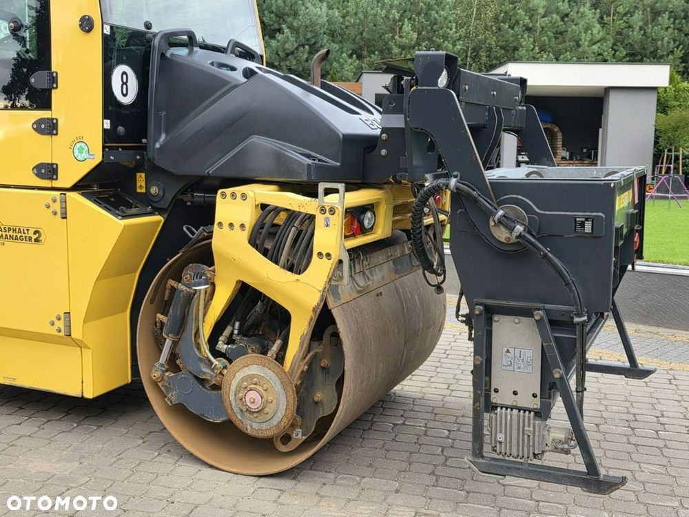Bomag BW 154 AP-4i AM / rozsiewacz BS150 - 13