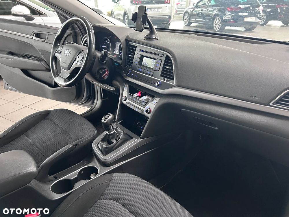 Hyundai Elantra 1.6 Classic Plus - 11
