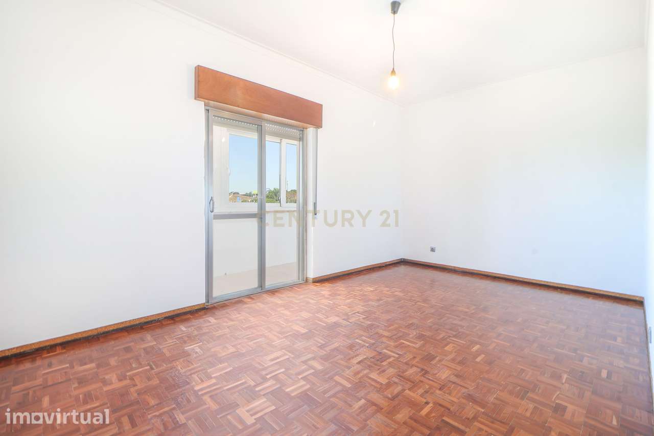 Apartamento T2 | Corroios | Caixilharias PVC vidro-duplo - Grande imagem: 3/27