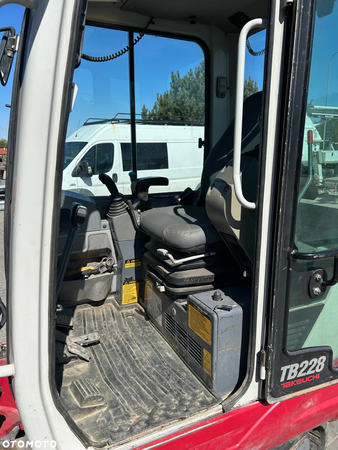 Takeuchi TB228 - 10