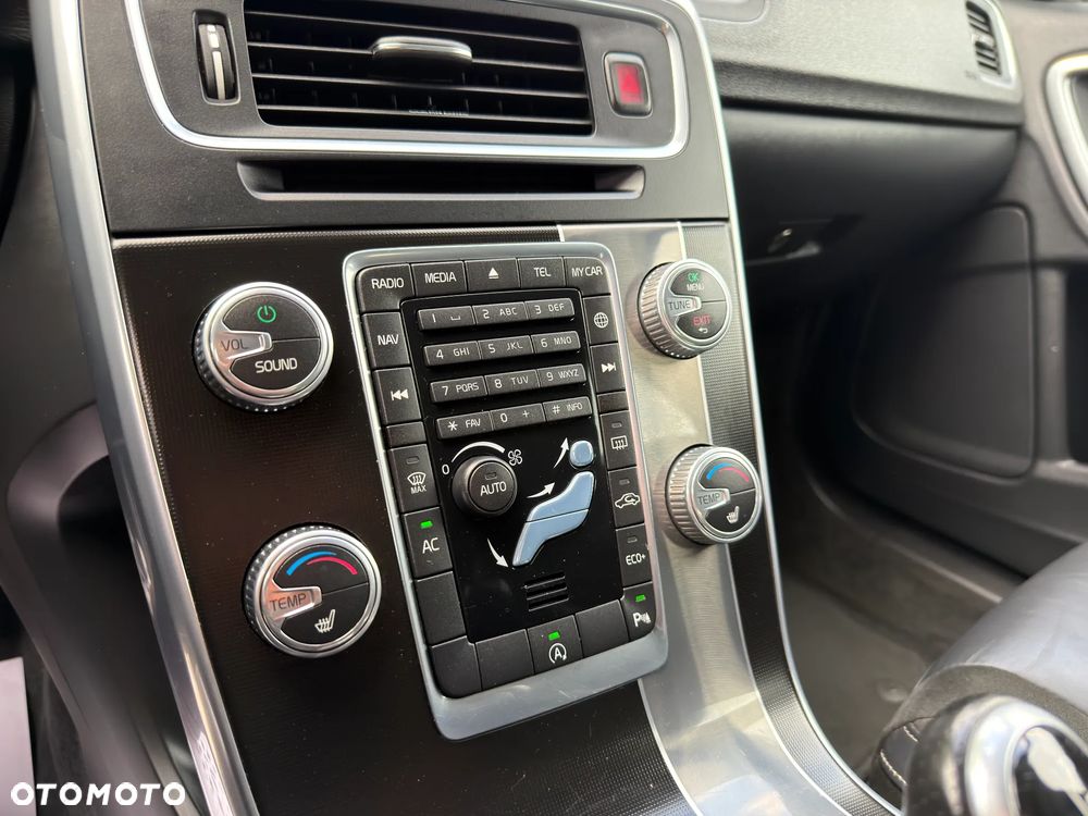 Volvo V60 D3 Drive-E R-Design Momentum - 19