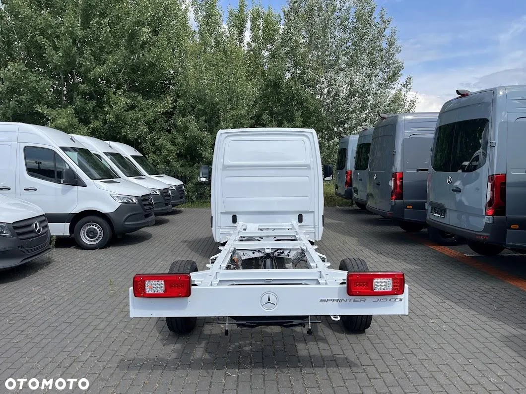 Mercedes-Benz Sprinter - 4