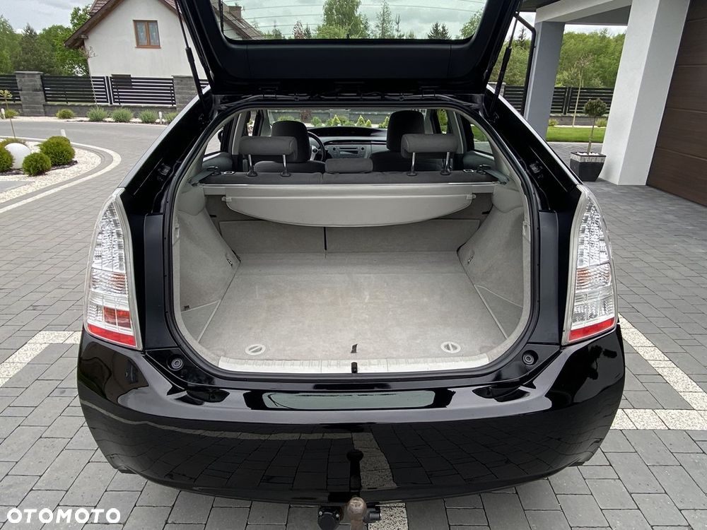 Toyota Prius (Hybrid) - 36
