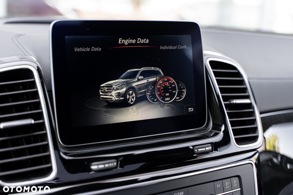 Mercedes-Benz GLS - 24