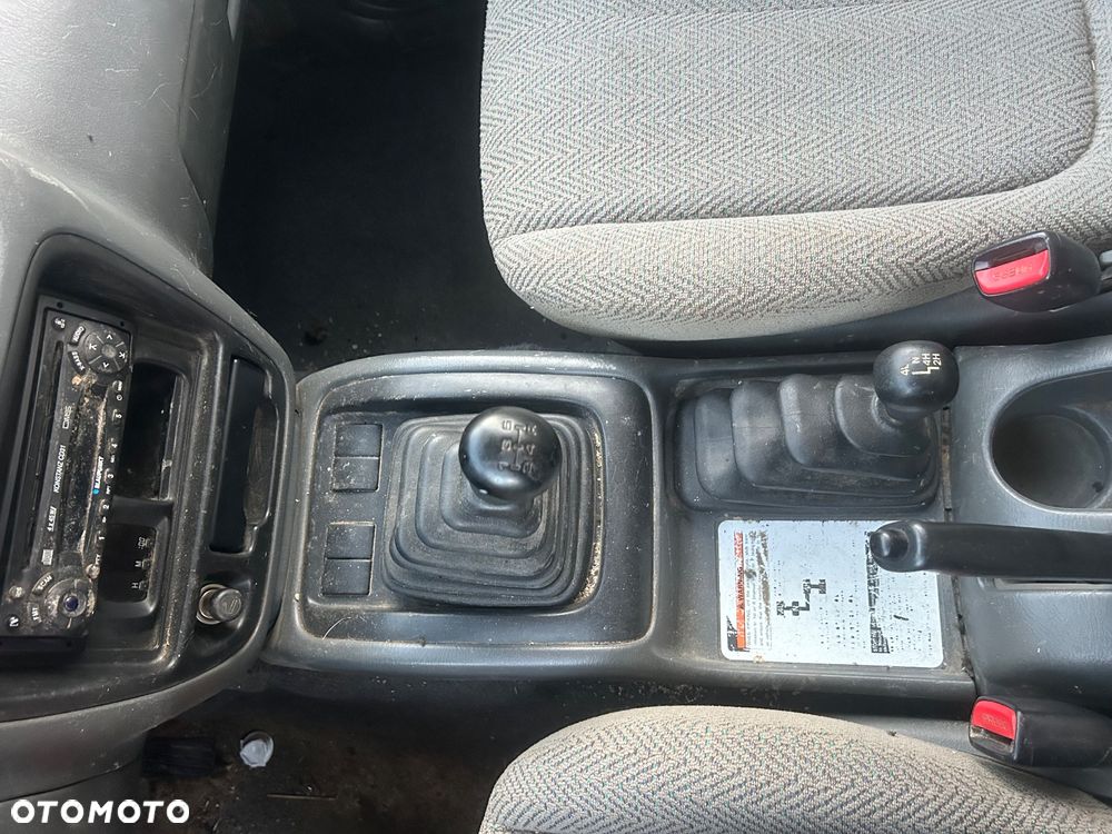 Suzuki Grand Vitara 2.5 V6 - 12