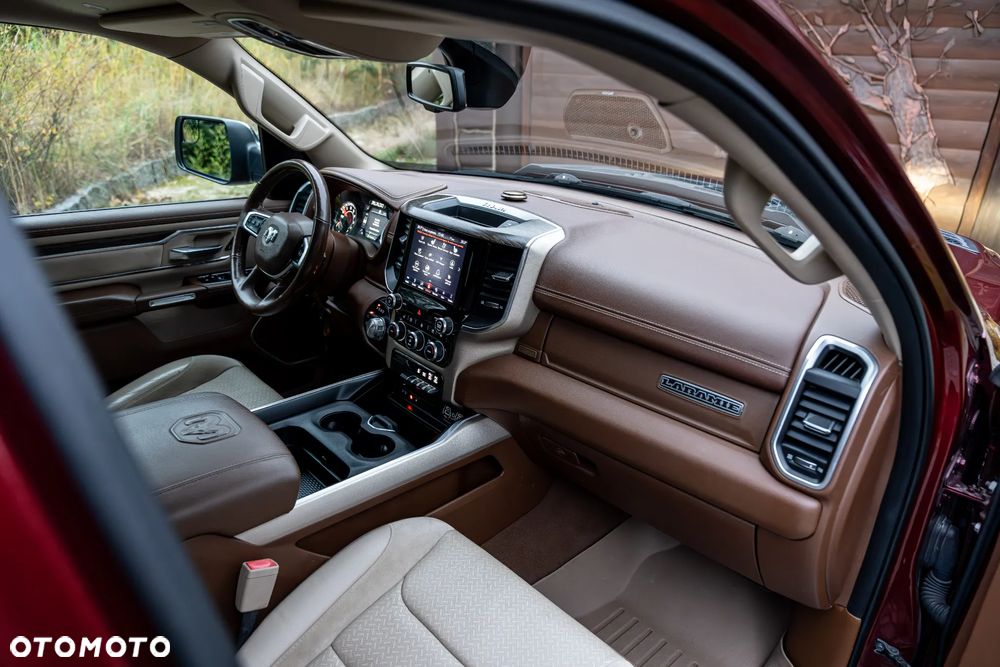 RAM 1500 5.7 Crew Cab Laramie - 25