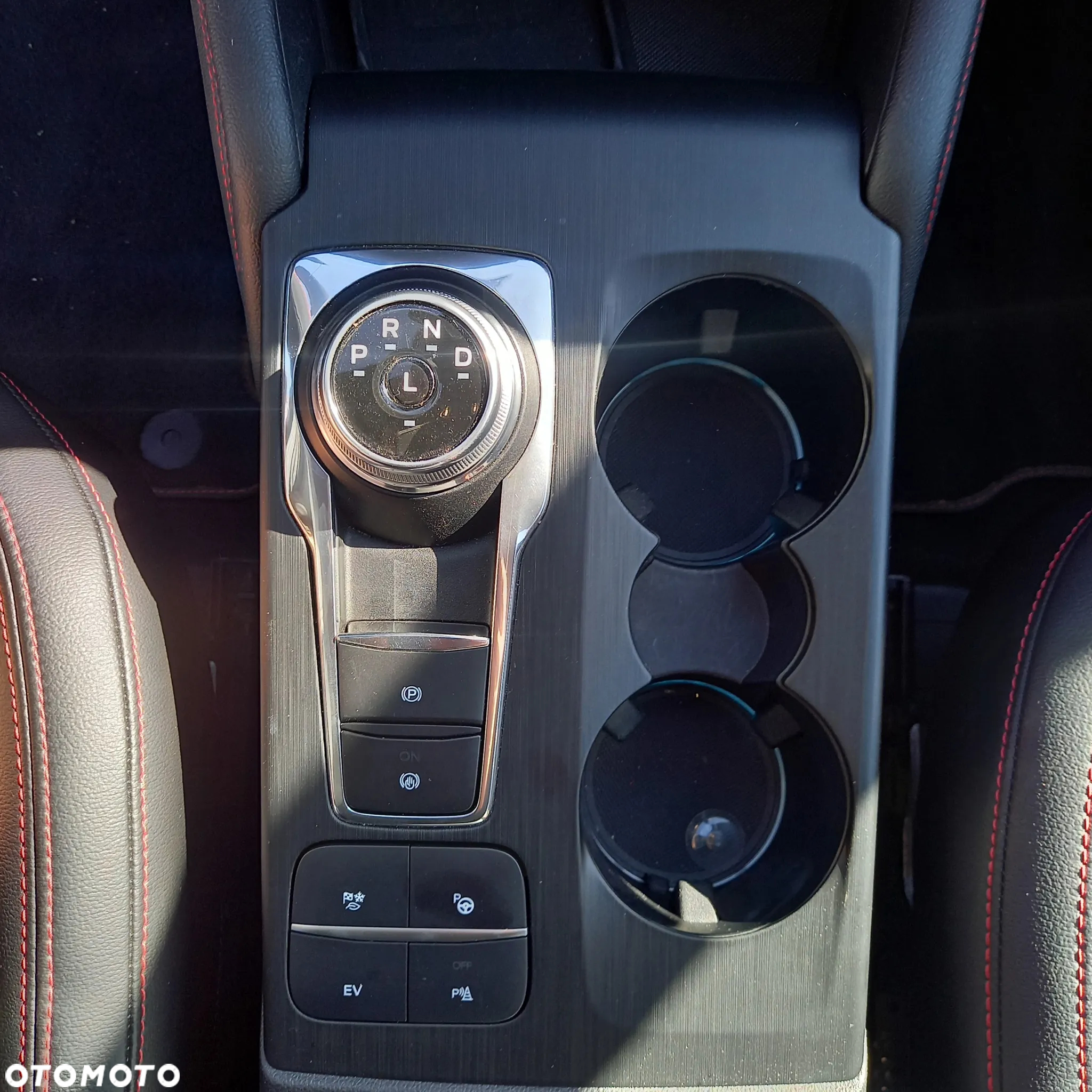 Ford Kuga 2.5P PHEV FWD ST-Line - 17