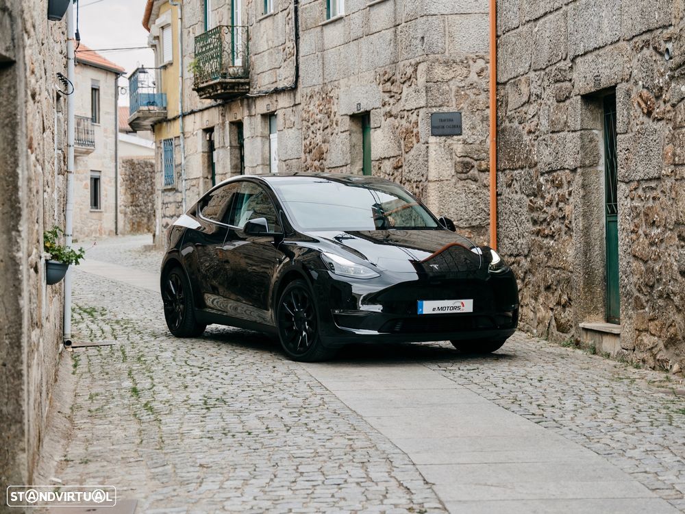 Tesla Model Y Long Range Dual Motor AWD - 11