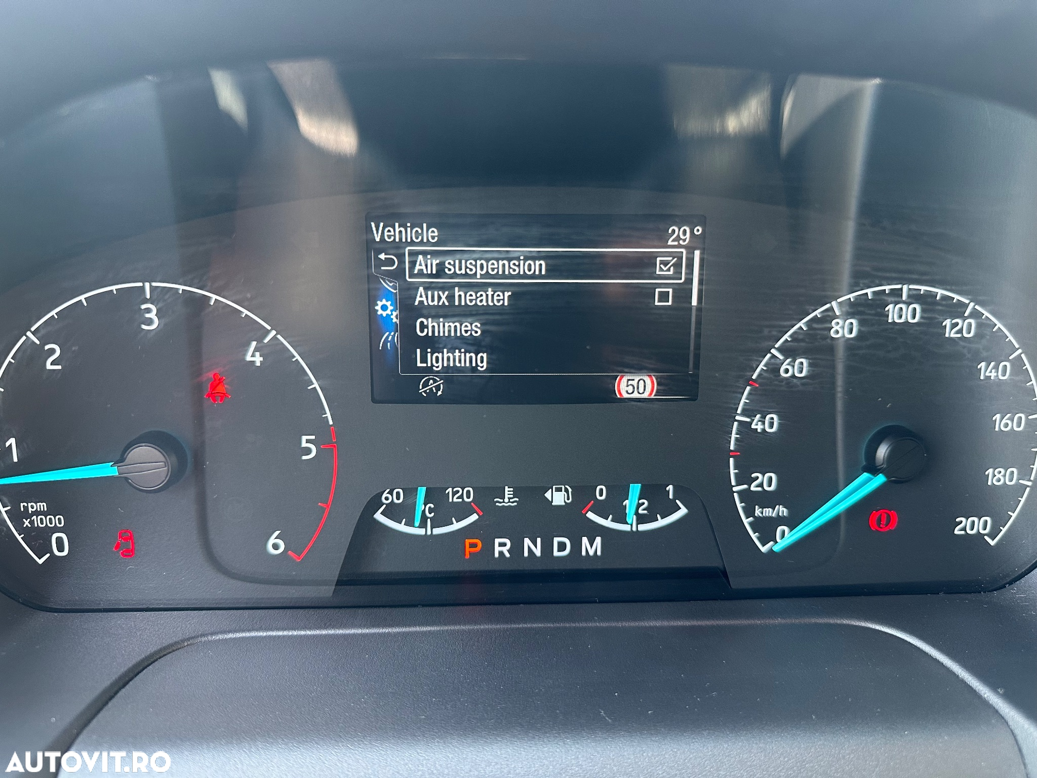 Ford Tourneo Custom Bus 320 2.0 EcoBlue 170 CP L2H1 Titanium Aut. - 12