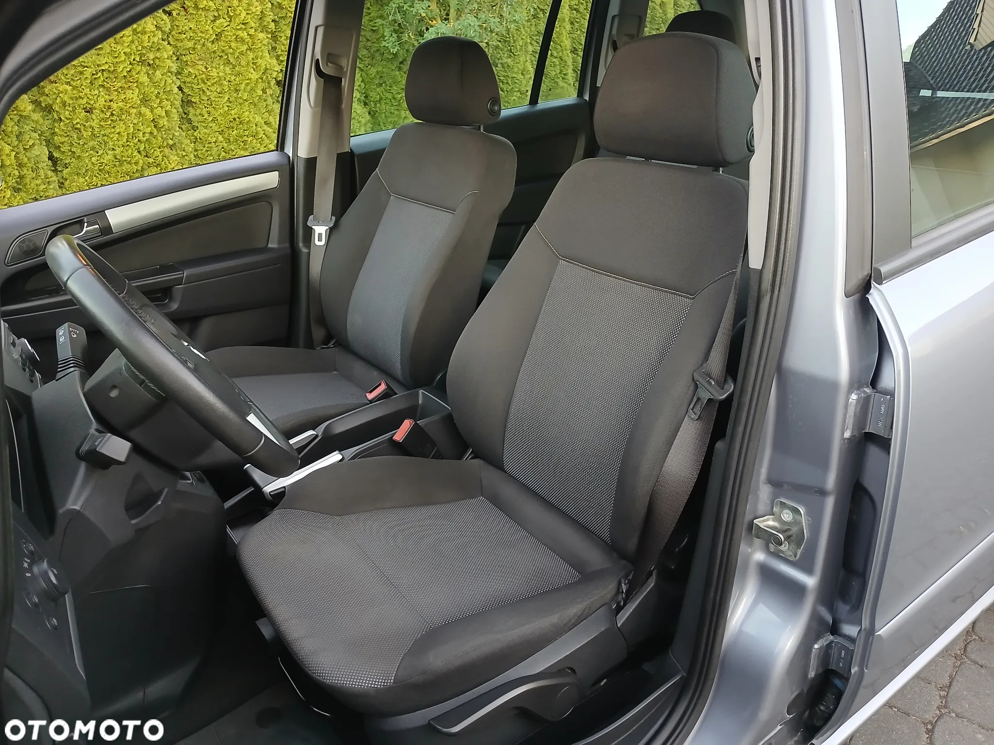 Opel Zafira 1.8 Sport - 19