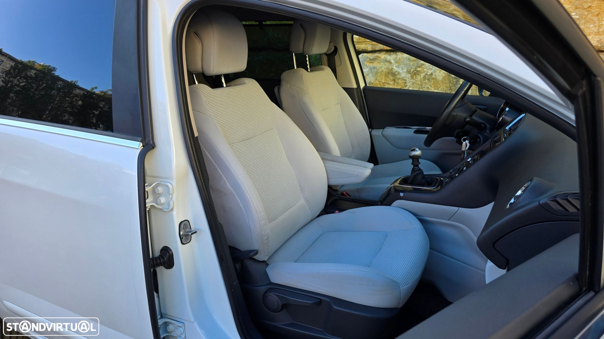 Peugeot 5008 1.6 HDi Executive JLL17 - 28