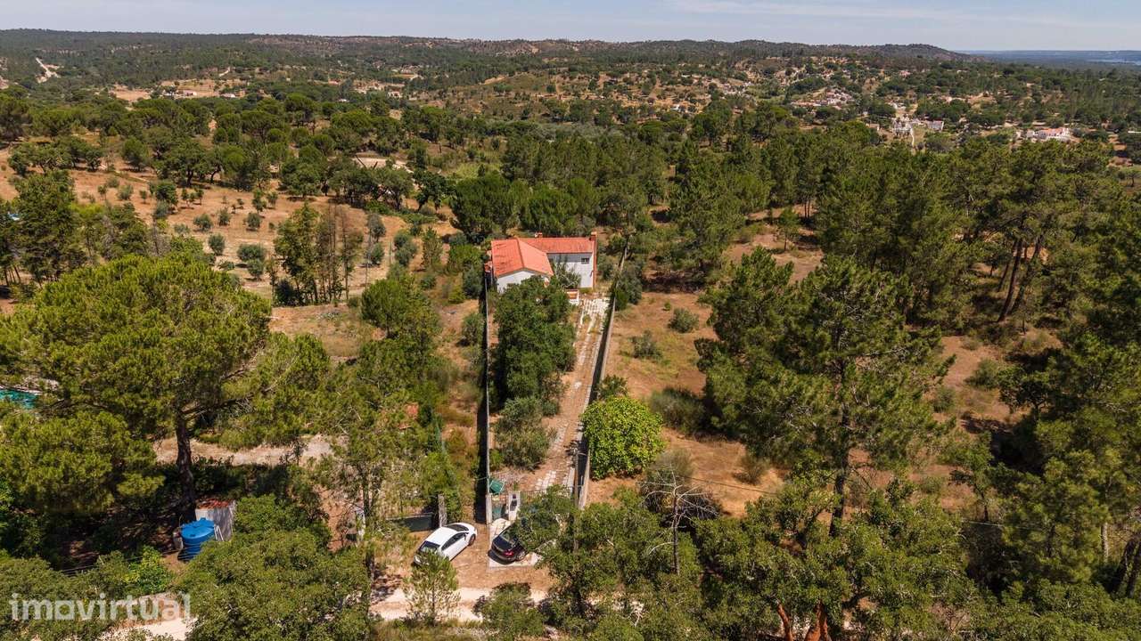 Moradia T4 com Arquitetura Tradicional Alentejana com Terreno de 3750m - Grande imagem: 2/39