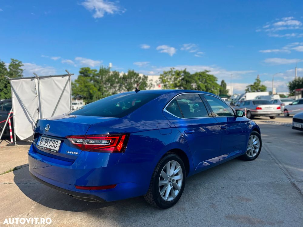 Skoda Superb 2.0 TDI DSG Style - 4