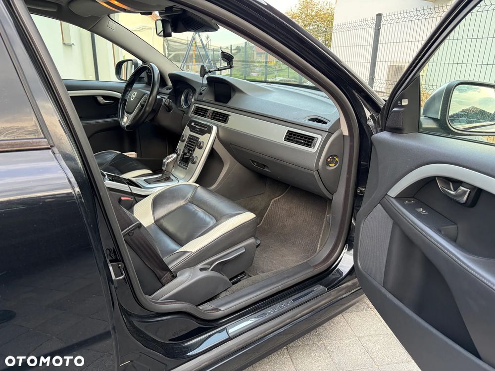 Volvo V70 D5 AWD R-Design - 4