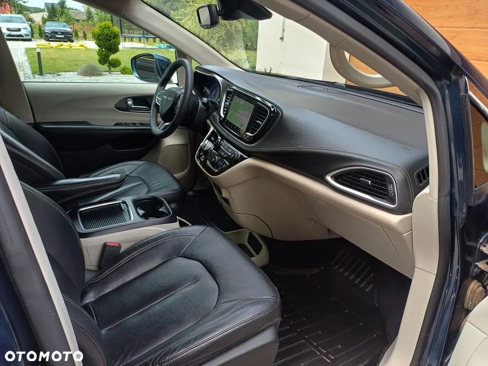 Chrysler Pacifica - 17