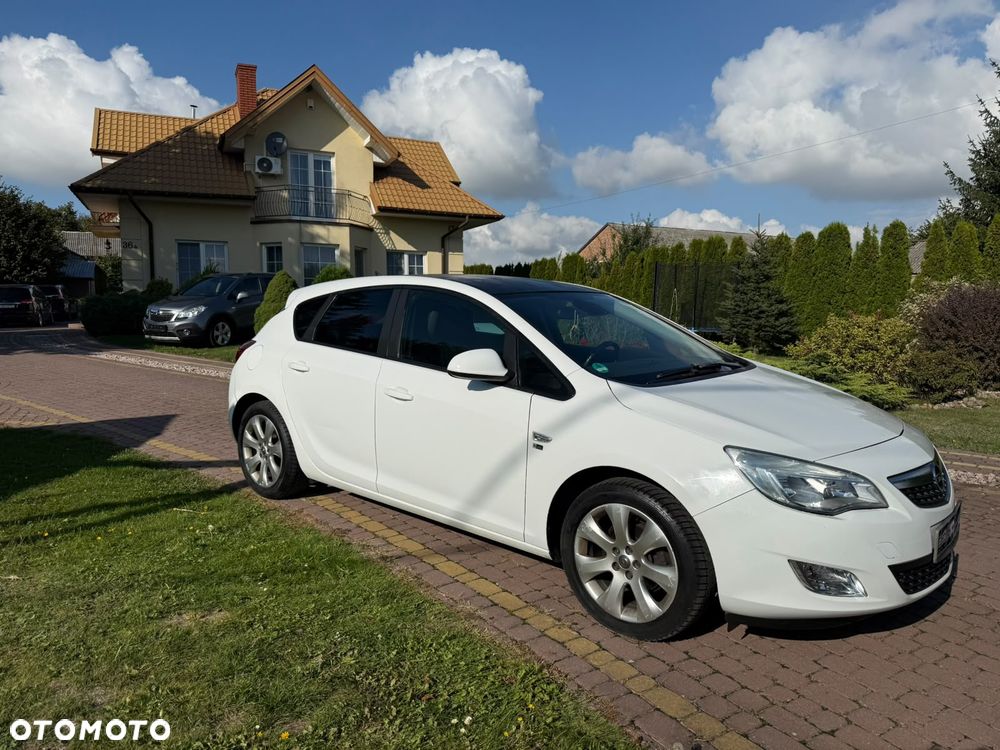 Opel Astra 1.4 150 Jahre - 2