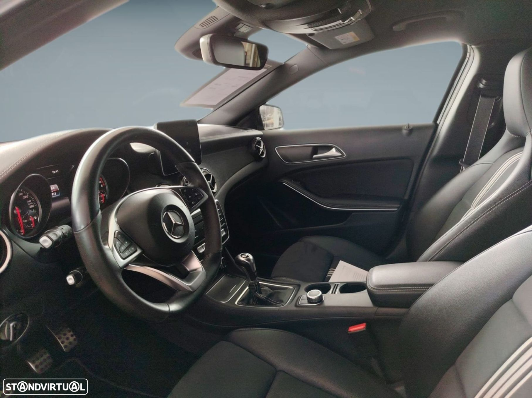 Mercedes-Benz GLA 180 - 9