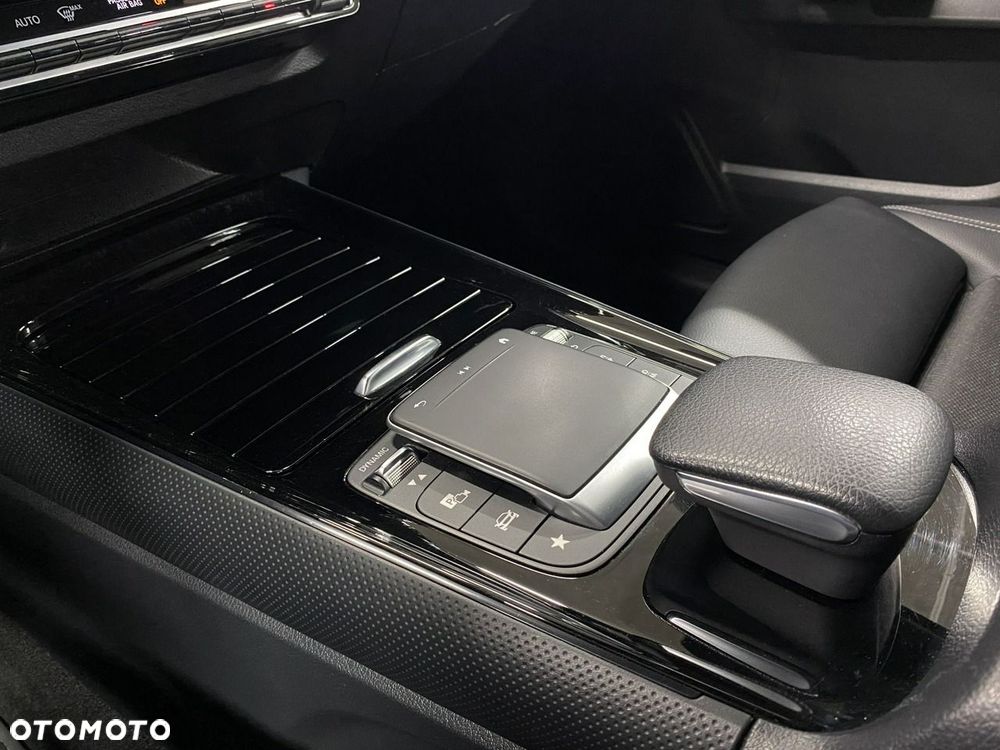 Mercedes-Benz GLB - 37