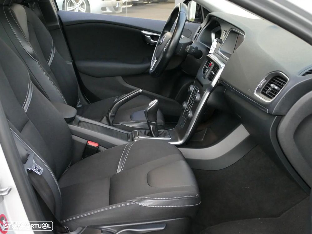 Volvo V40 1.6 D2 Momentum - 27