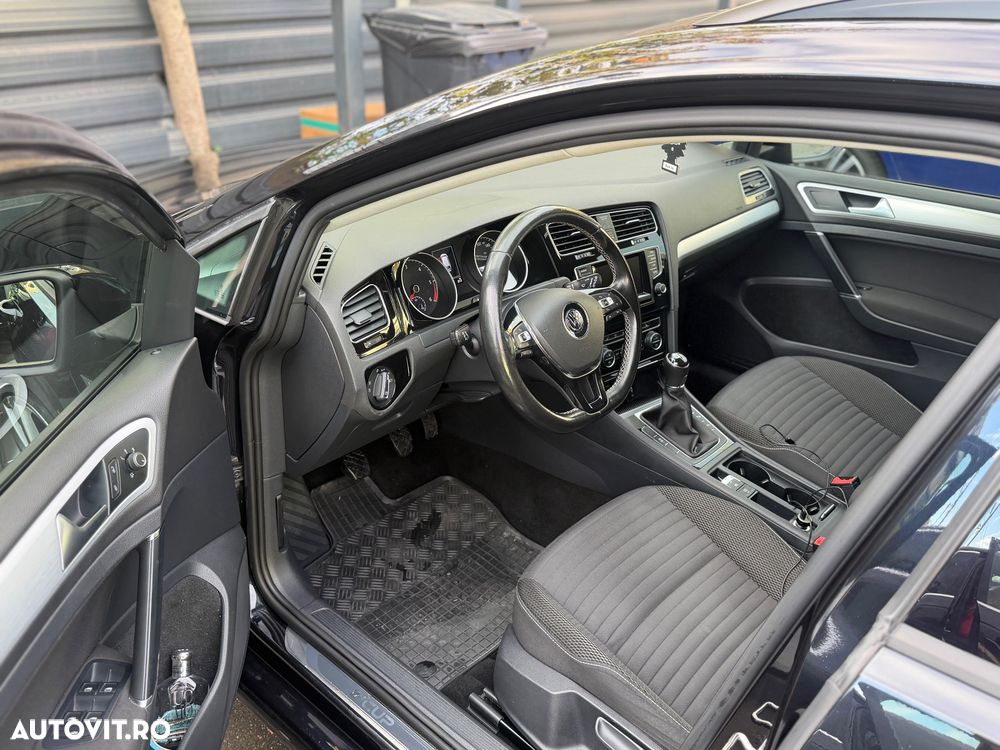 Volkswagen Golf - 5