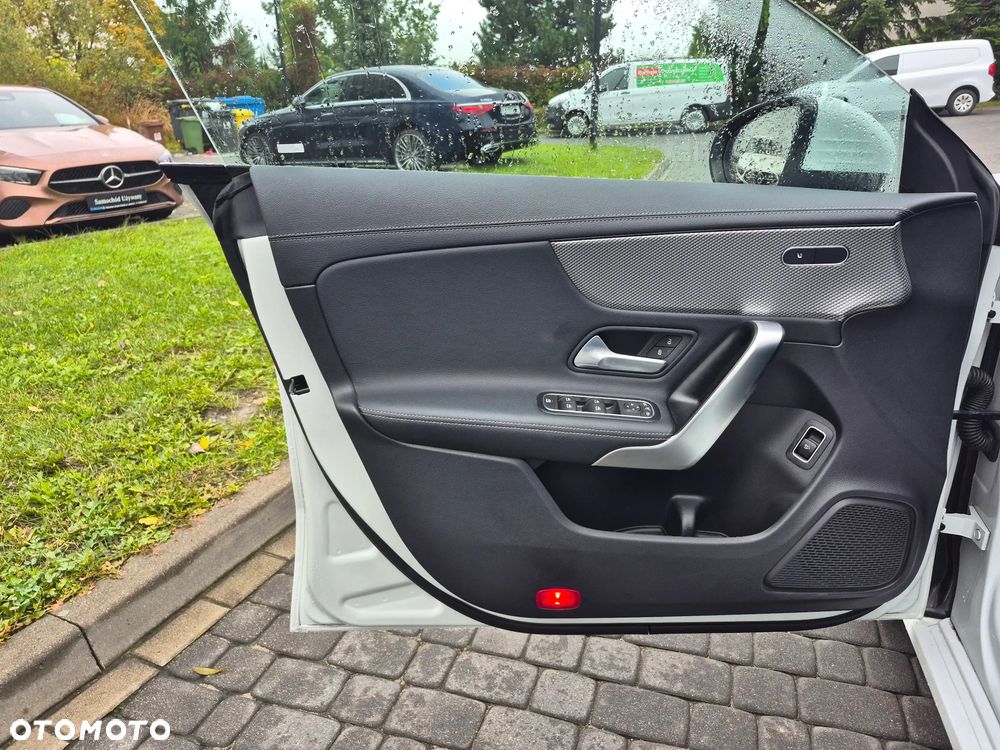 Mercedes-Benz CLA 180 7G-DCT - 16