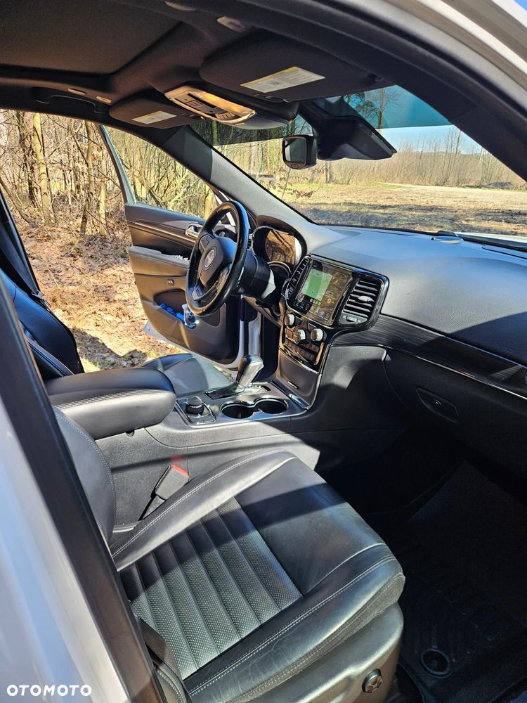 Jeep Grand Cherokee - 22