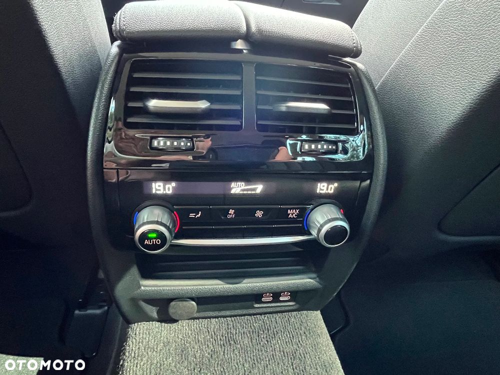 BMW Seria 5 520d M Sport - 36